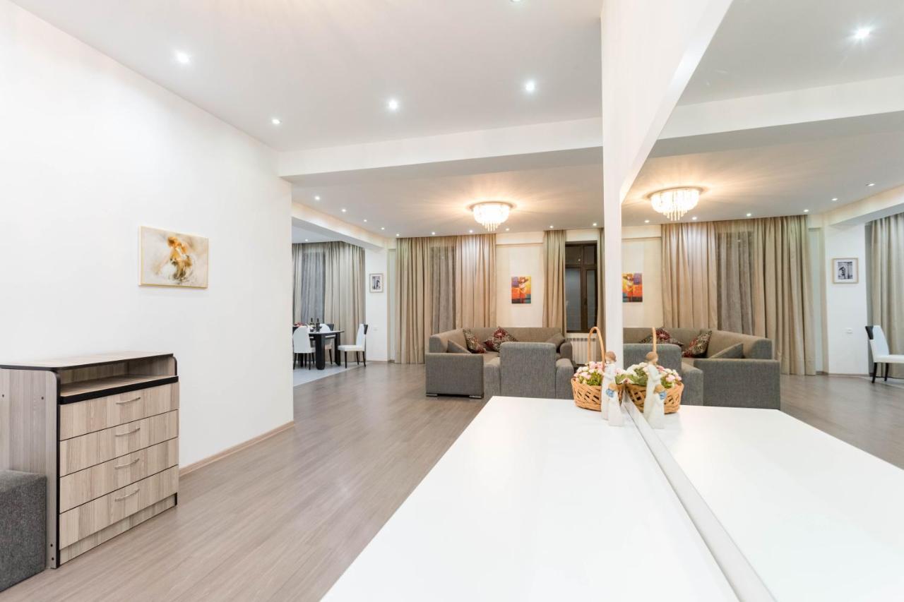 Apartment In The City Center Lll تبليسي المظهر الخارجي الصورة